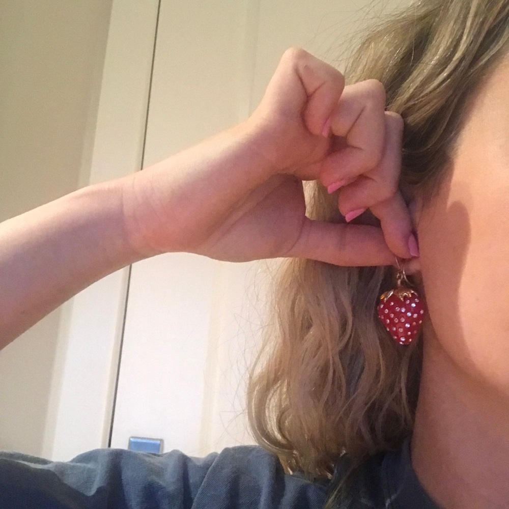 Louis Vuitton Strawberry & Gold Heart Earring Set - Picture 8 of 8